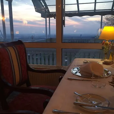 Panorama Und Restaurant Schlossberg 4*